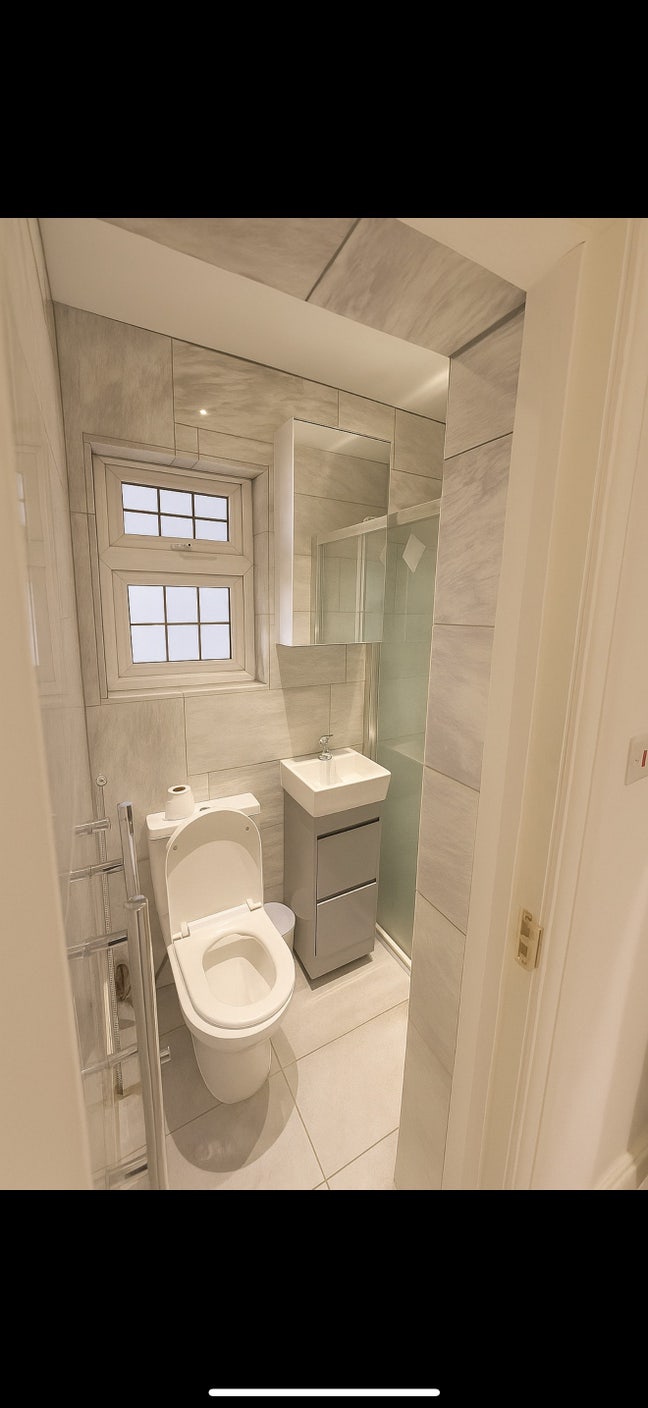 Beautiful renovated bedroom in acton Main Photo