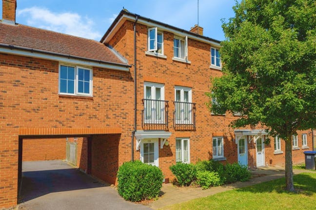 Ready 5 Bedroom House (Bovis Home) Hatfield (Uni) Main Photo