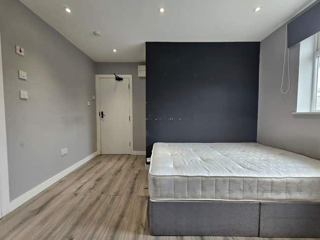 DSS-Studio Flat Available in Southall Hayes UB3 Main Photo