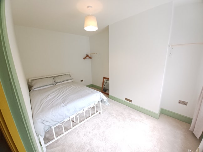 Double room available in comfortable, calm house Main Photo