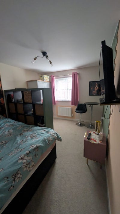 Double room with private bathroom female only Main Photo