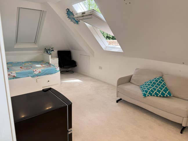 Spacious Double Room in RH1 Main Photo
