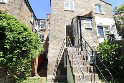 Hackney Living – 4 Modern Rooms by Victoria Park Main Photo