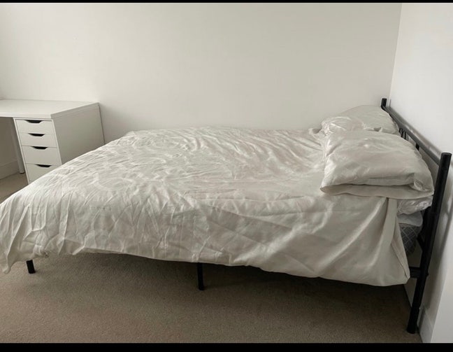 One Room Available In Town House  Main Photo