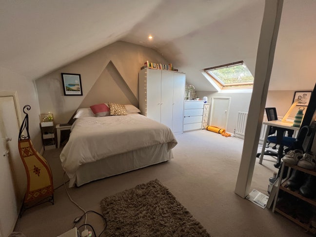 Spacious Double Room Available in Fulham  Main Photo