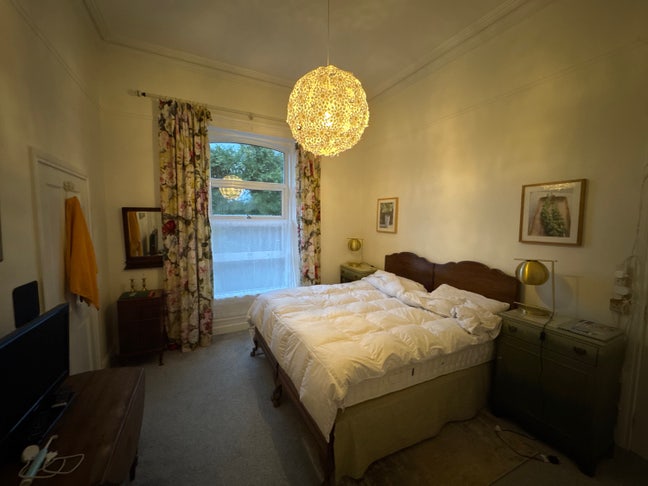 Beautiful Spacious Apartment on Malone Road Main Photo