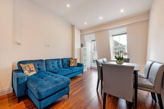 Spacious 2-Bedroom Flat with Terrace in Marylebone Main Photo