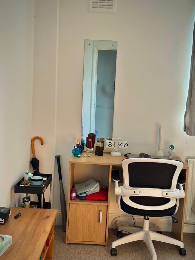 Spacious Double Room Available – Tenancy Takeover  Main Photo