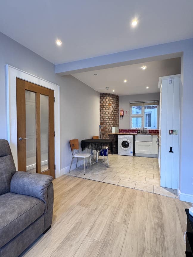 4 Double Rooms Lisburn Road  Main Photo