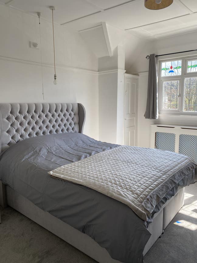 *Beautiful fully furnished room available now* Main Photo