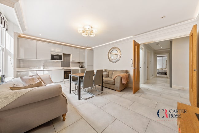 Modern 2 bed/2 Bath flat near Clapham North tube Main Photo