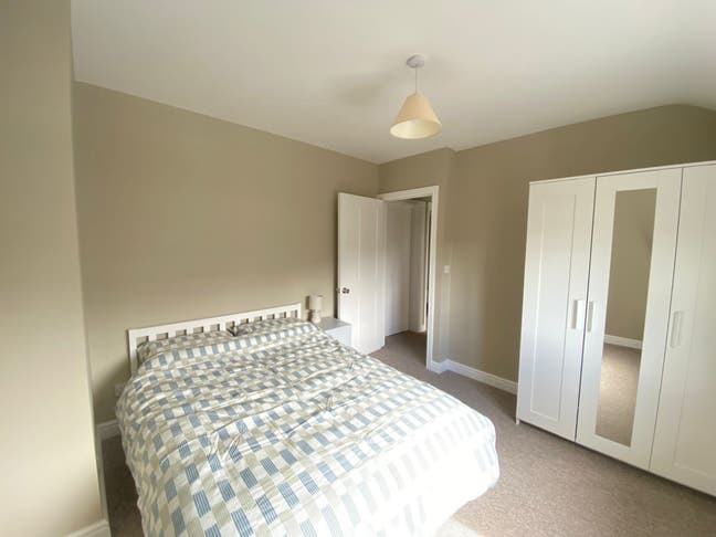 Large, bright double room 5 mins from North St Main Photo