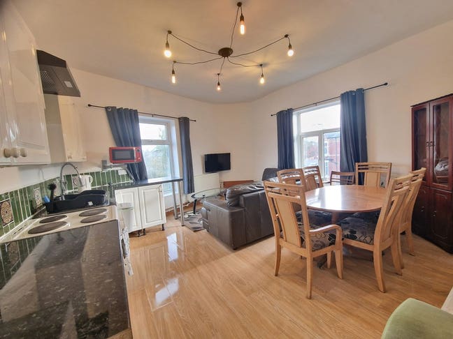 🏡 2 Rooms Available – Ensuite & Double Main Photo