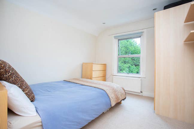 Lovely Double Room Available Main Photo