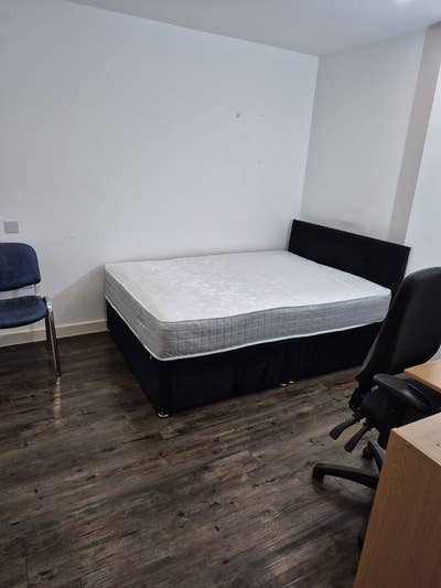 Double Bedroom to Rent Main Photo