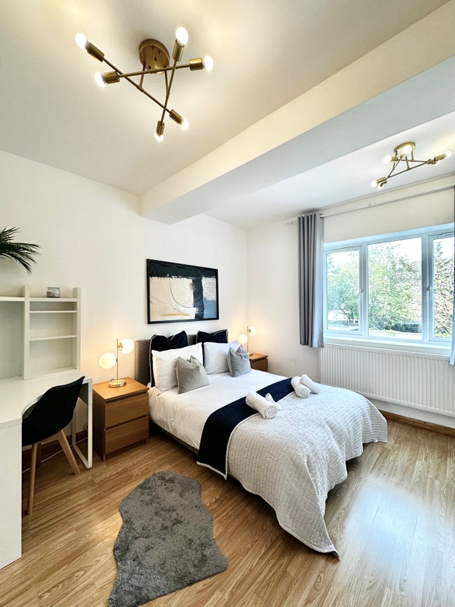 Furnished en-suite room in shared house near tube Main Photo