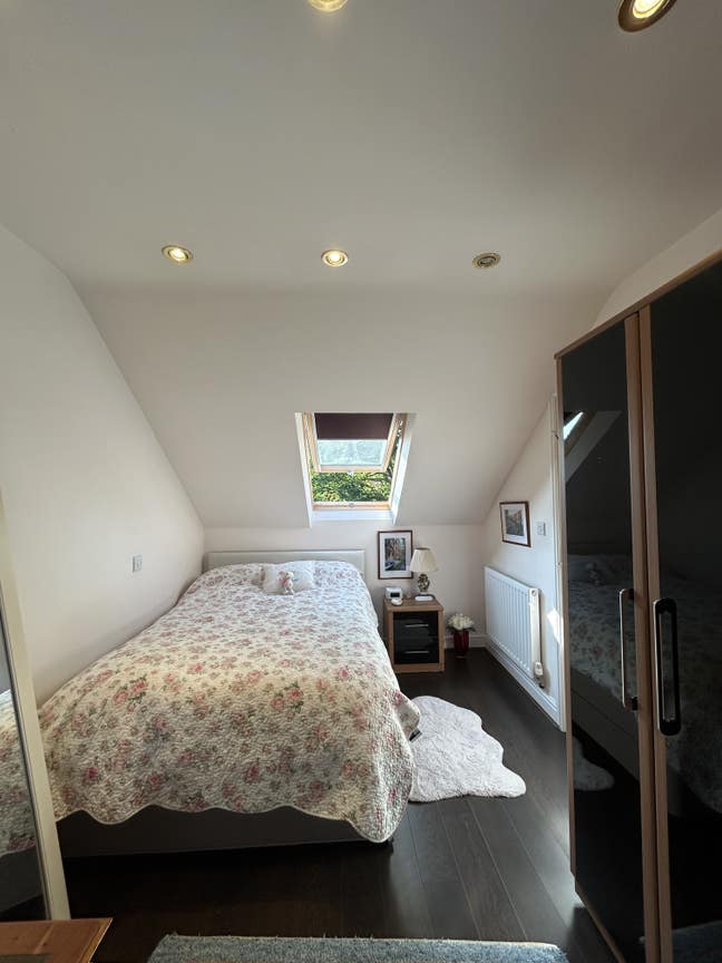 Small double & own bathroom /sitting room/parking Main Photo