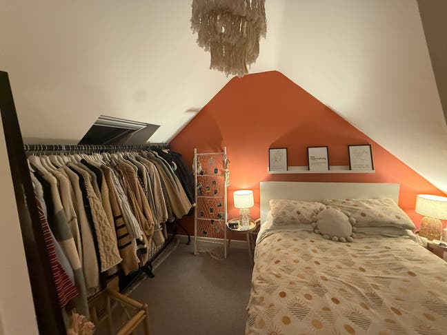Top Floor Ensuite & Chill Main Photo