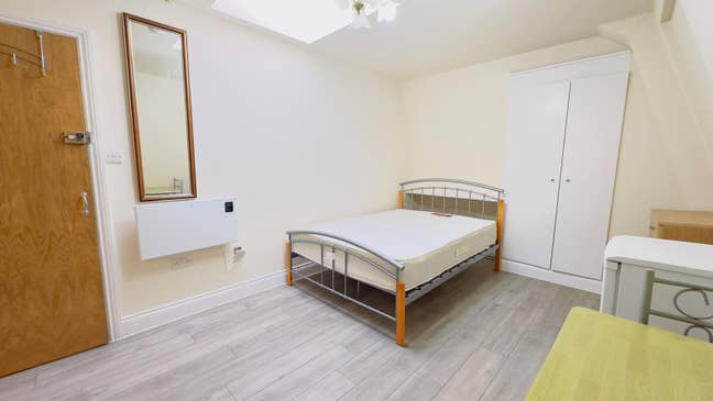 Spacious Studio Flat Available Main Photo