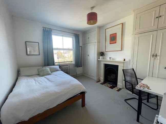 Double room in stylish Victorian House Main Photo