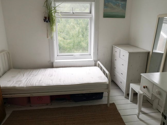Spacious quiet room by Queens Park/Hanover Main Photo
