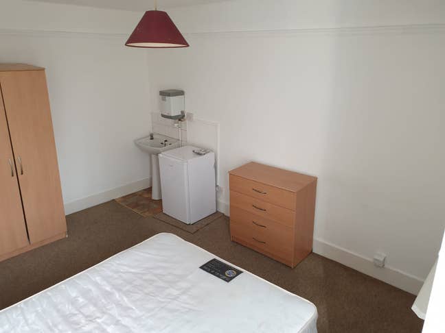 🌞  Large Double in Southsea with Sink 🌞All Male  Main Photo