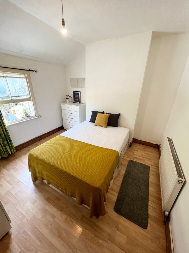 *Super Cheap Double Room Ready to Move in  Main Photo