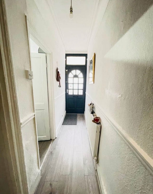 Bright room for rent in a friendly home Main Photo