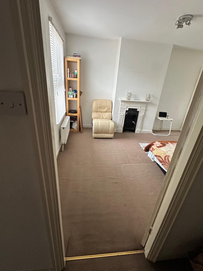 Double bedroom available in Bushey Main Photo