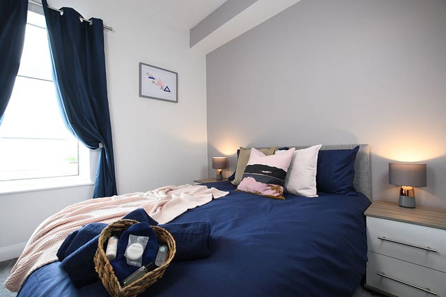 Lovely ensuite room - Great Location! Main Photo