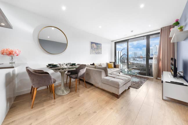 ✨ Luxury Living in Mile End ✨ Main Photo