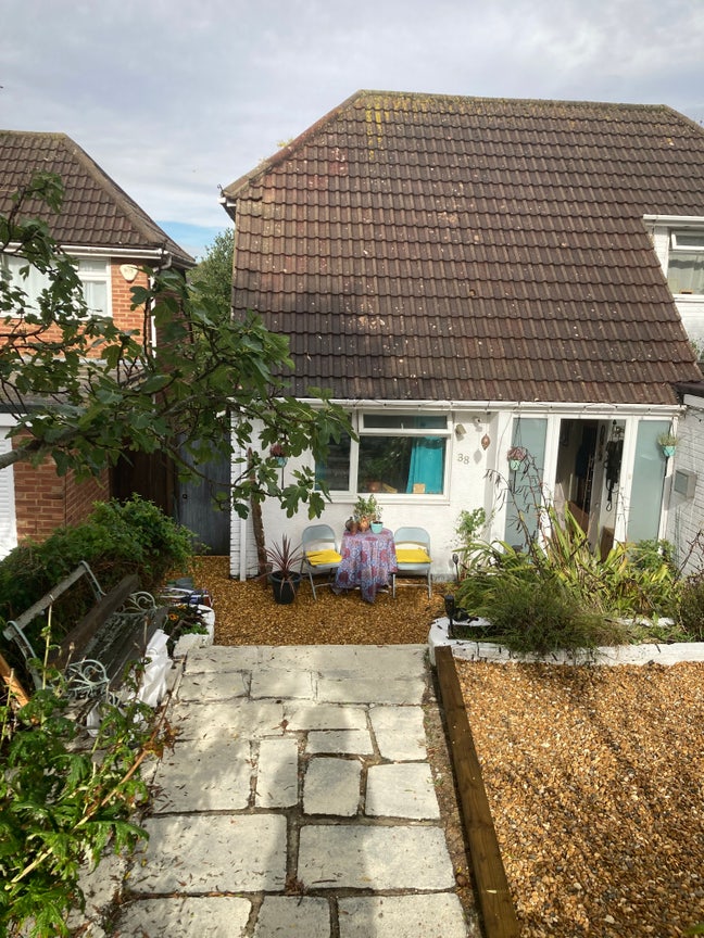 Bright double room for rent Main Photo