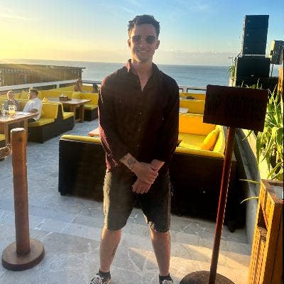 Professional Male seeks a single or double room Main Photo
