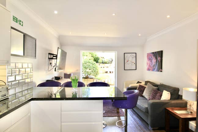 SE6-Stunning Ensuite in Super Clean Home Main Photo