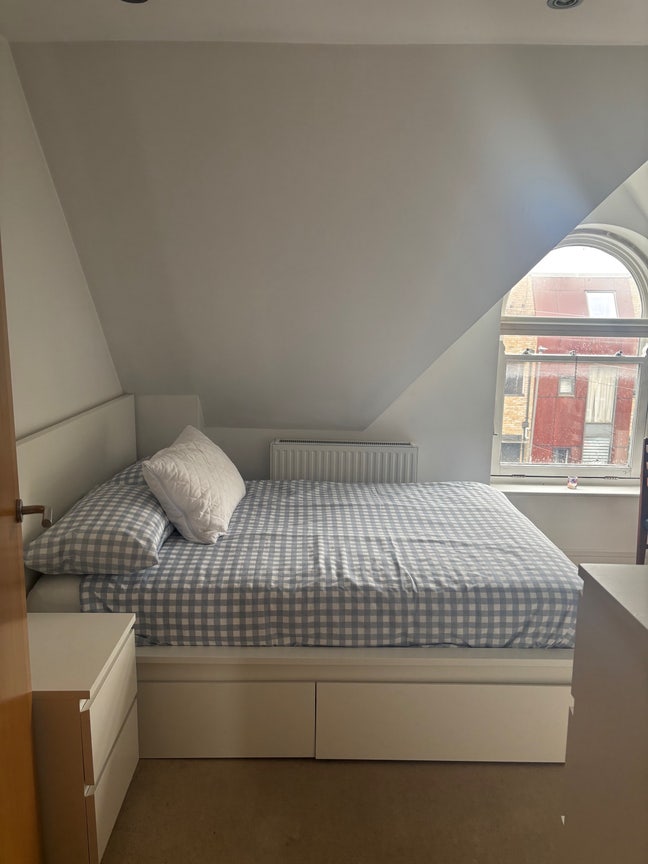 Double bedroom available in bright Earlsfield flat Main Photo