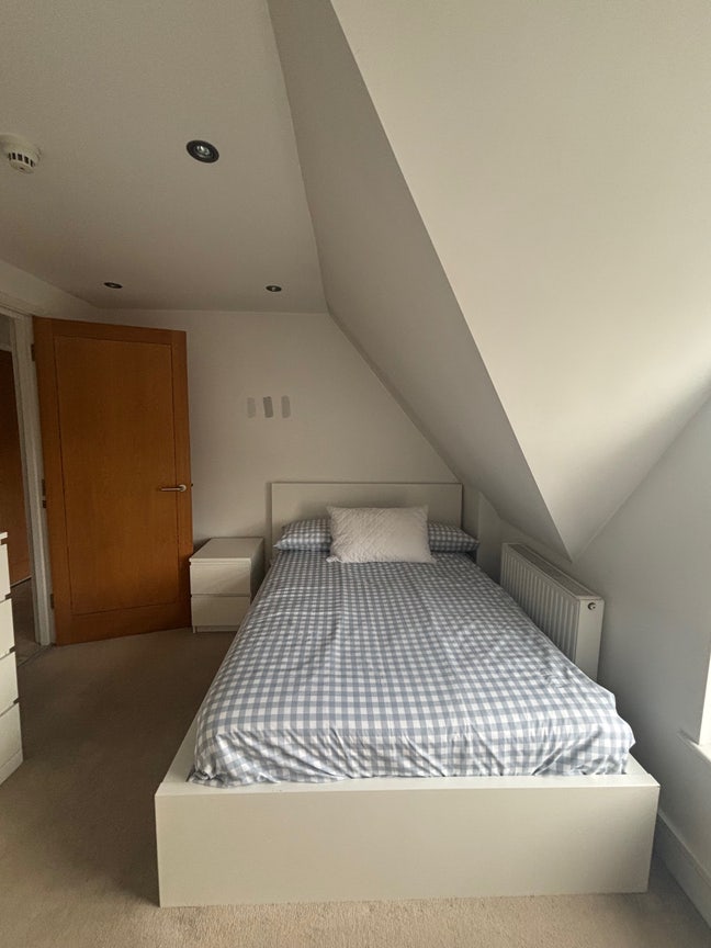 Double bedroom available in bright Earlsfield flat Main Photo