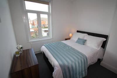 Sunny Double Room in a Safe & Quiet Area Main Photo