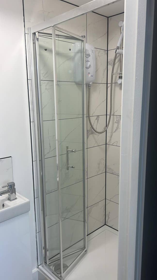 Double En-suite available in a House Share of 6 Main Photo