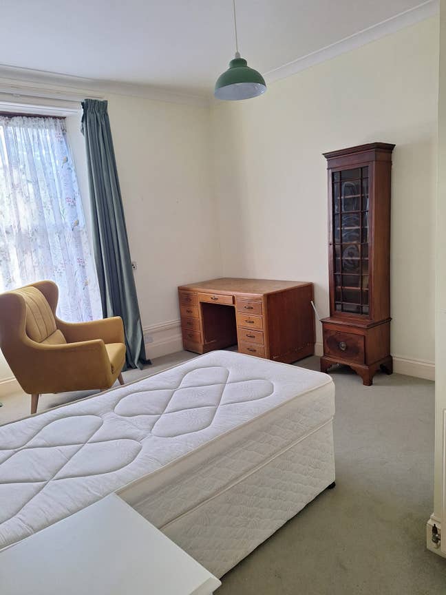 Room with en suite facilties in Redruth Main Photo
