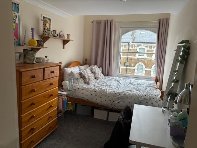 Room available in Clapham North Main Photo