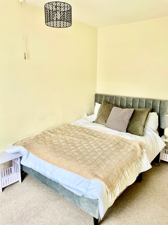 Double room in lovely 3 bed house  Main Photo