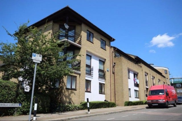2 single beds for rent - 120 £ pw EACH BED Main Photo