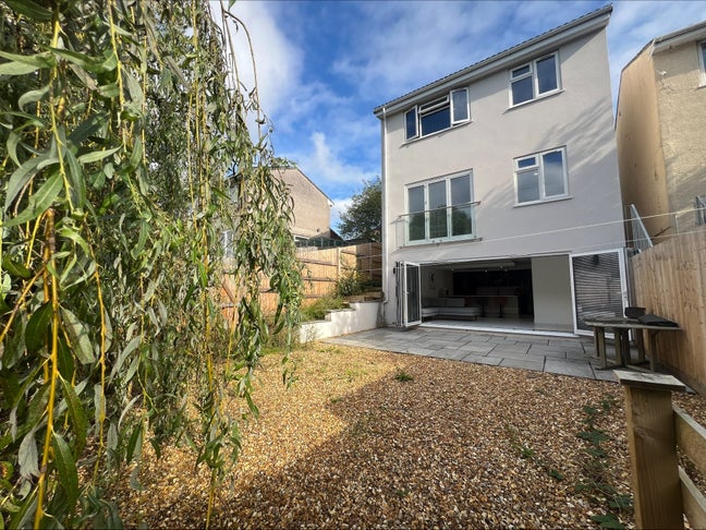 Modern Rooms Stunning Fishponds  Main Photo