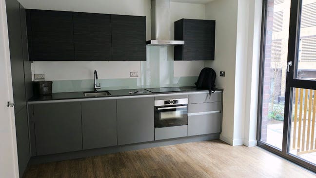 One Bed STUDIO Flat in new development + ameneties Main Photo