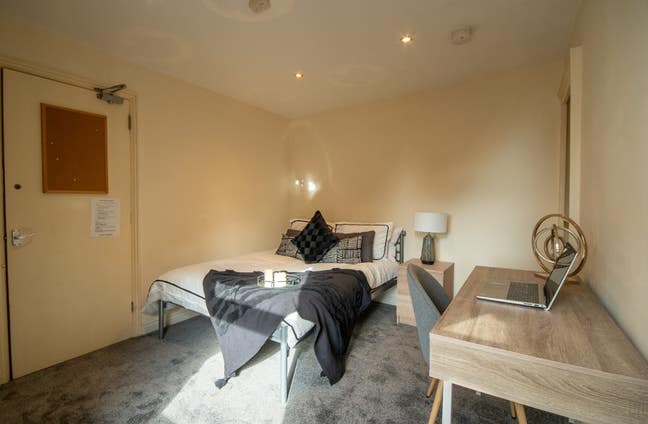 Harcourt Street - Last Student Room Remaining Main Photo