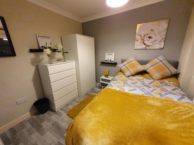 Ensuite Room Available! Take a Peek Main Photo