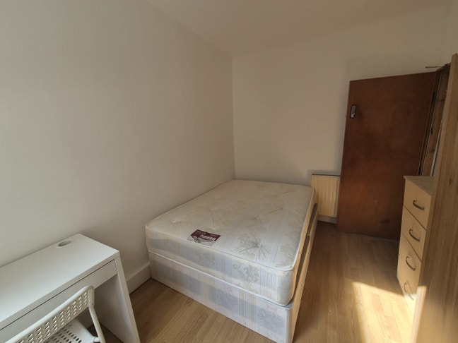 Newly Painted, New Mattress,, Walthamstow Main Photo