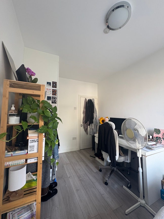 1 bedroom available in a 2 bedroom flat Main Photo
