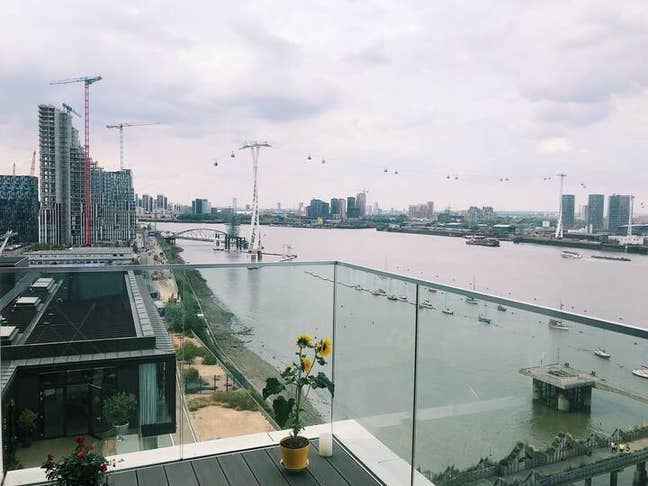 Luxury Riverside Double Bedroom with Ensuite, Gym Main Photo