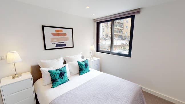 Double Bedroom - Burgess Park Main Photo
